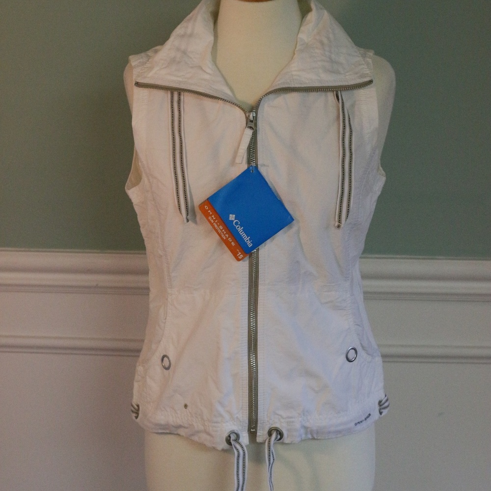 Columbia white zip up vest. NWT Small